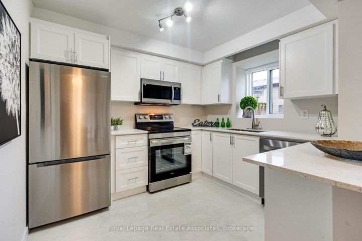 Photo 6 at 57 - 2605 Woodchester Drive, Sheridan, Mississauga