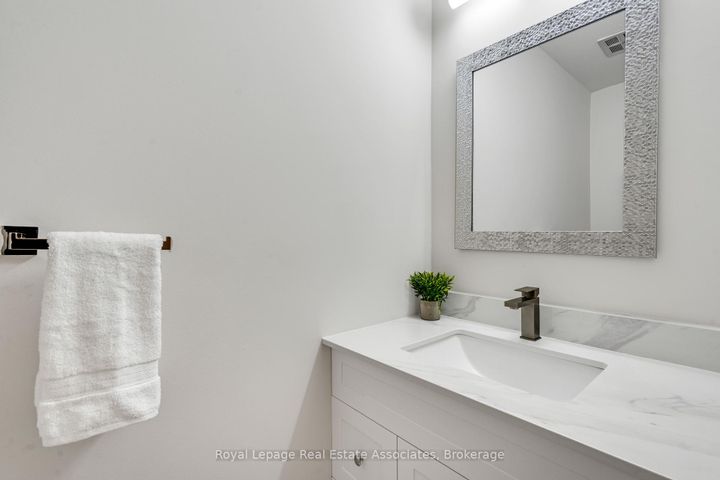 Photo 10 at 57 - 2605 Woodchester Drive, Sheridan, Mississauga