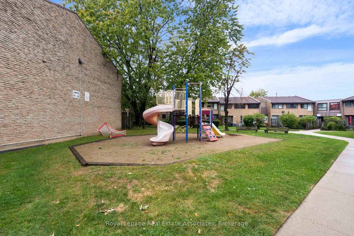 Photo 16 at 57 - 2605 Woodchester Drive, Sheridan, Mississauga