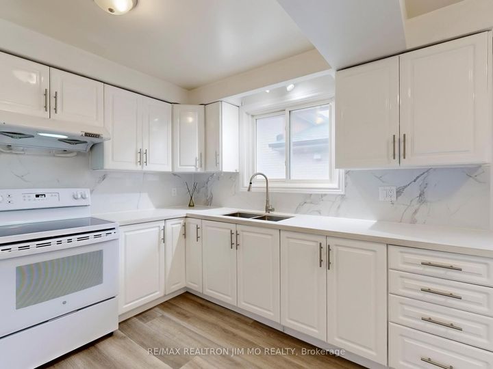 Photo 7 at 37 Warfield Drive, Pleasant View, Toronto