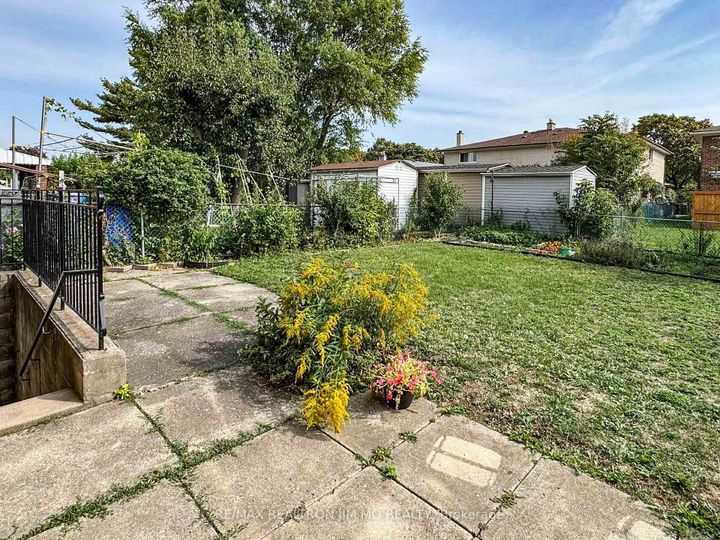 Photo 34 at 37 Warfield Drive, Pleasant View, Toronto