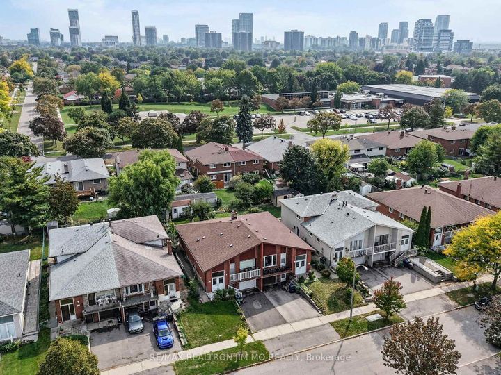 Photo 37 at 37 Warfield Drive, Pleasant View, Toronto