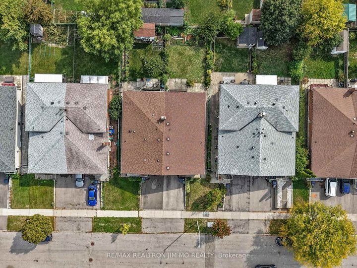 Photo 39 at 37 Warfield Drive, Pleasant View, Toronto
