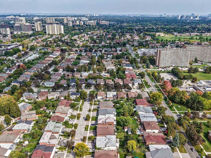 Photo 48 at 37 Warfield Drive, Pleasant View, Toronto