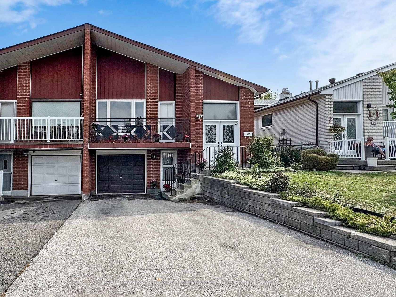 37 Warfield Drive, Pleasant View, Toronto 2