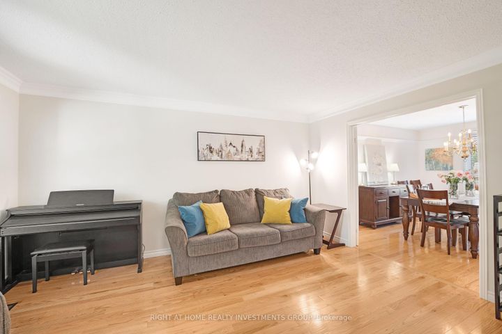 Photo 4 at 660 Whistler Drive N, Northglen, Oshawa