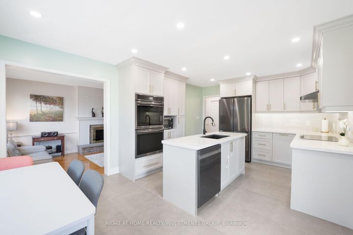 Photo 8 at 660 Whistler Drive N, Northglen, Oshawa
