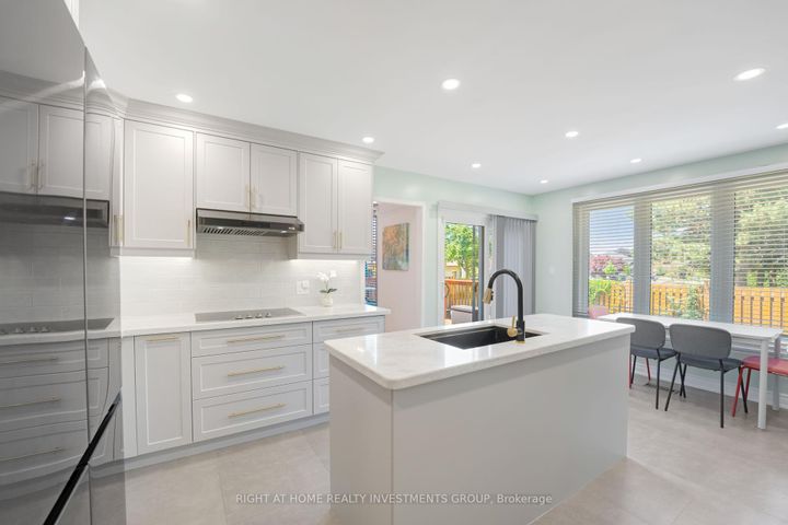Photo 9 at 660 Whistler Drive N, Northglen, Oshawa