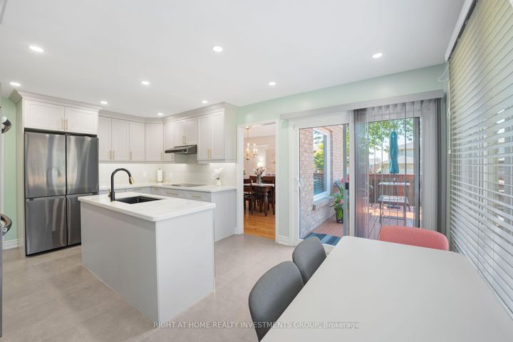 Photo 13 at 660 Whistler Drive N, Northglen, Oshawa