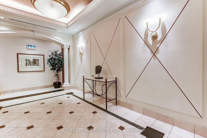 Photo 3 at 715 - 980 Yonge Street, Annex, Toronto
