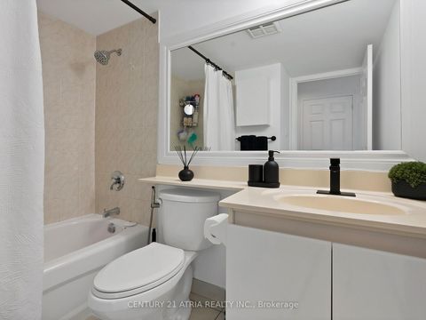 Photo 11 at 1101 - 228 Queens Quay W, Waterfront Communities C1, Toronto