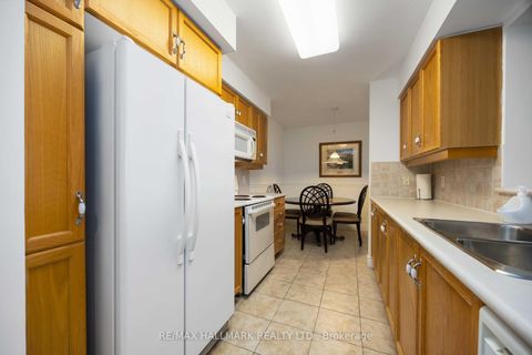 Photo 5 at 705 - 880 Grandview Way, Willowdale East, Toronto