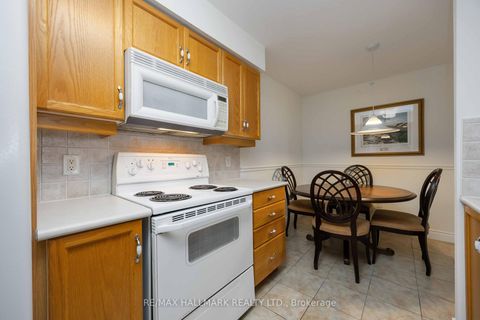 Photo 7 at 705 - 880 Grandview Way, Willowdale East, Toronto