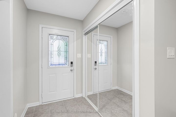 Photo 3 at 14 Crossbill Road, Northwest Brampton, Brampton