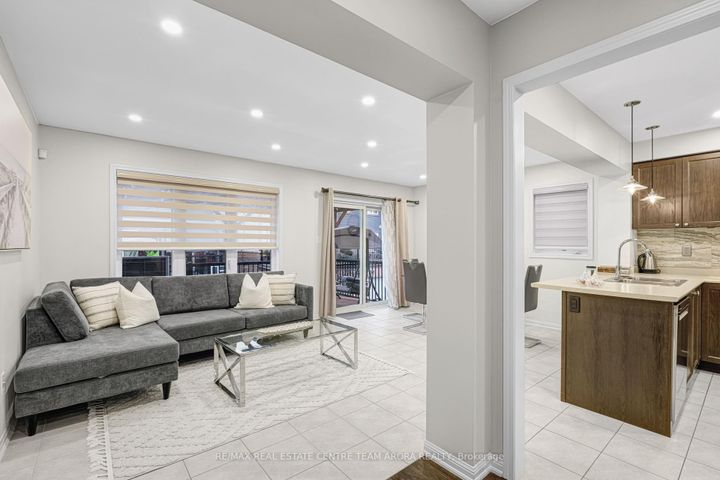 Photo 7 at 14 Crossbill Road, Northwest Brampton, Brampton