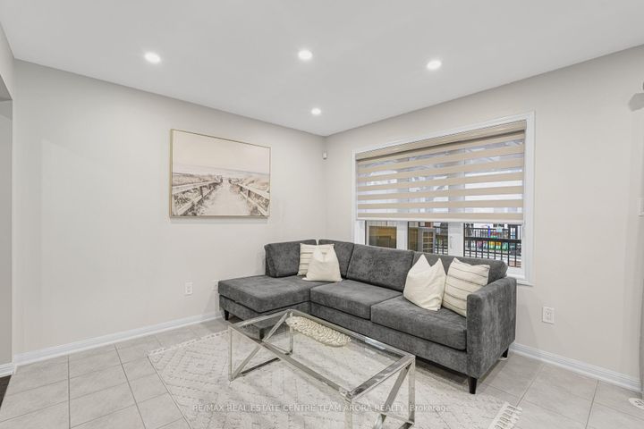 Photo 8 at 14 Crossbill Road, Northwest Brampton, Brampton
