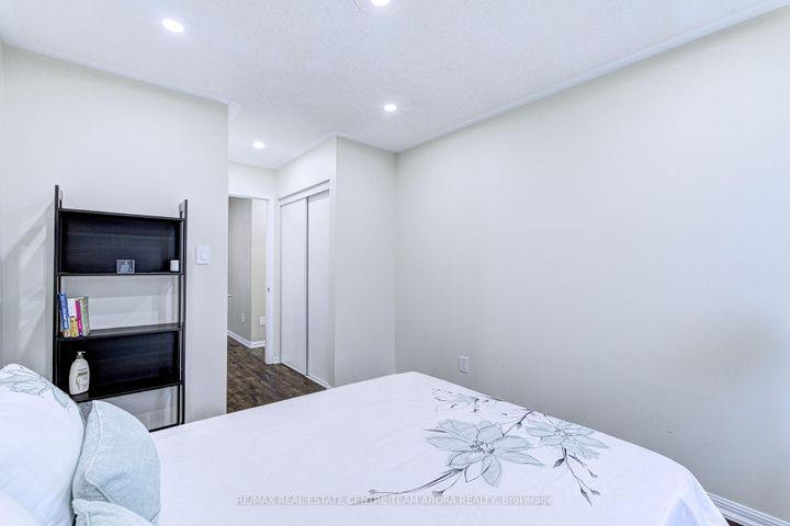 Photo 30 at 14 Crossbill Road, Northwest Brampton, Brampton
