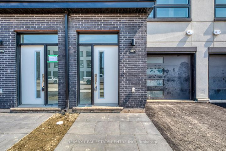 Photo 1 at 3049 Trailside Drive, GO Glenorchy, Oakville