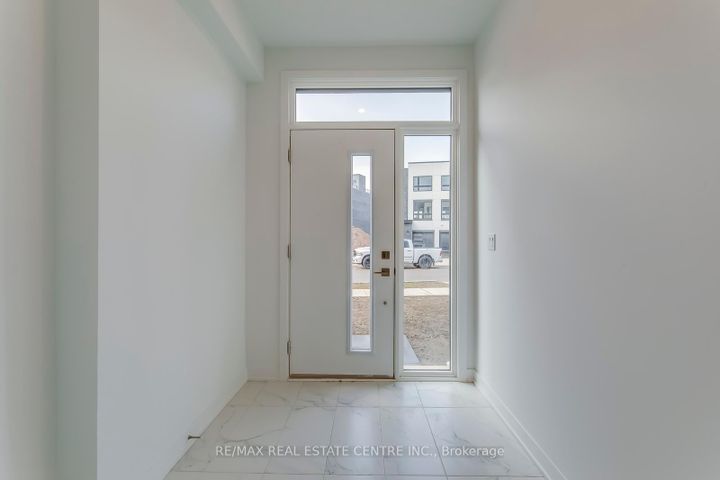 Photo 2 at 3049 Trailside Drive, GO Glenorchy, Oakville