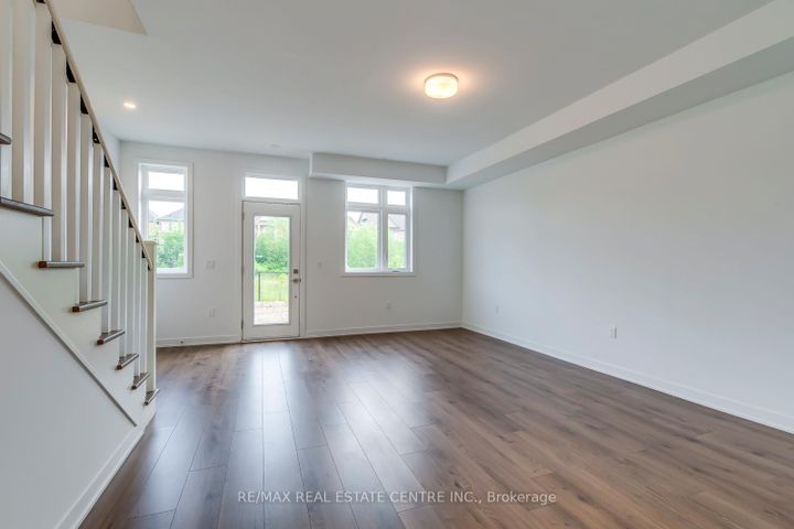 Photo 4 at 3049 Trailside Drive, GO Glenorchy, Oakville