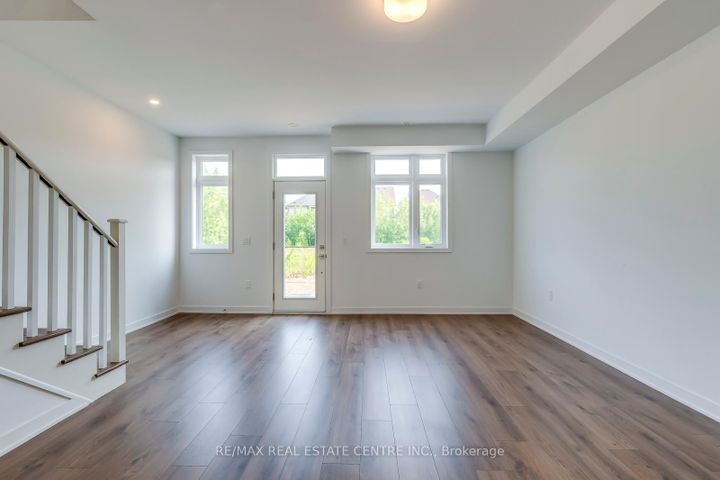 Photo 5 at 3049 Trailside Drive, GO Glenorchy, Oakville