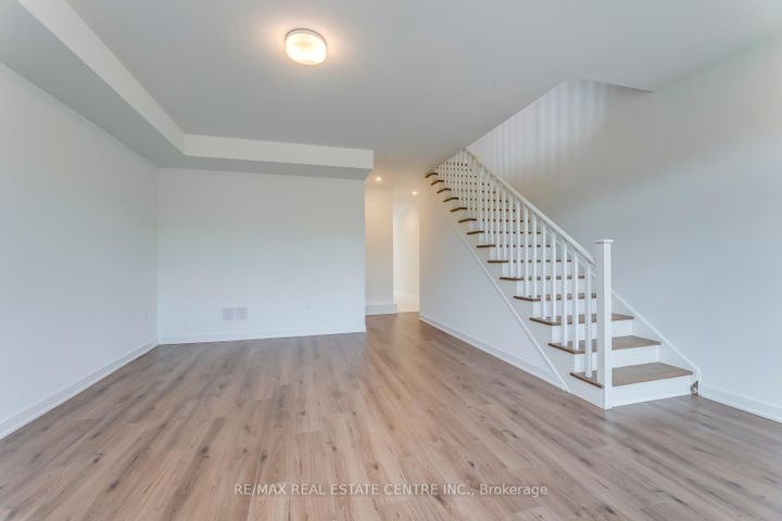 Photo 6 at 3049 Trailside Drive, GO Glenorchy, Oakville