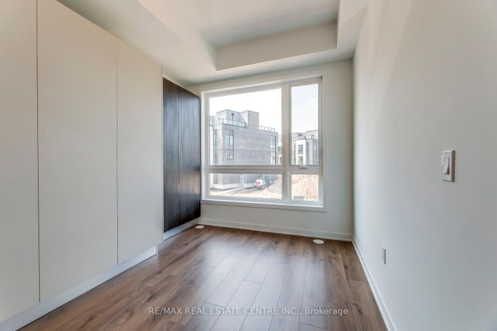 Photo 15 at 3049 Trailside Drive, GO Glenorchy, Oakville