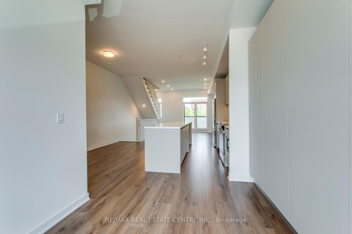 Photo 16 at 3049 Trailside Drive, GO Glenorchy, Oakville