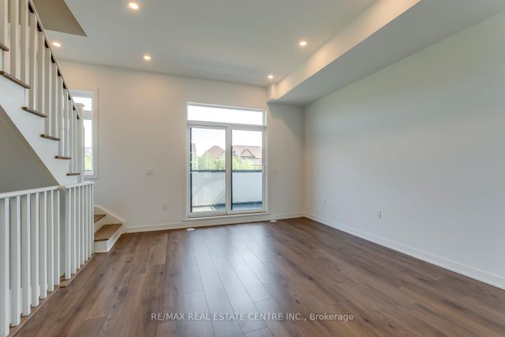 Photo 17 at 3049 Trailside Drive, GO Glenorchy, Oakville