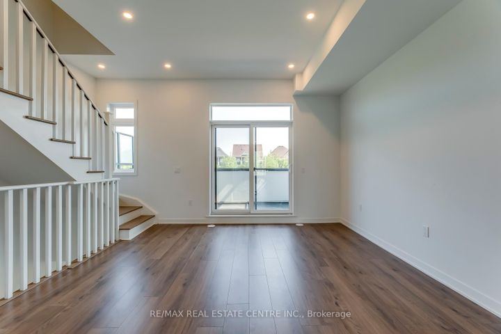 Photo 18 at 3049 Trailside Drive, GO Glenorchy, Oakville