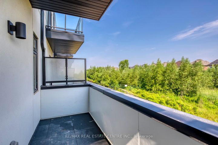 Photo 20 at 3049 Trailside Drive, GO Glenorchy, Oakville