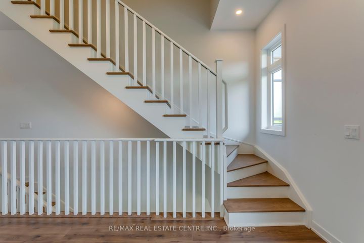 Photo 24 at 3049 Trailside Drive, GO Glenorchy, Oakville