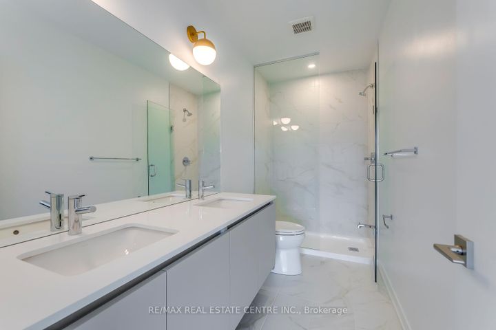 Photo 32 at 3049 Trailside Drive, GO Glenorchy, Oakville