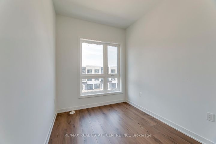 Photo 33 at 3049 Trailside Drive, GO Glenorchy, Oakville