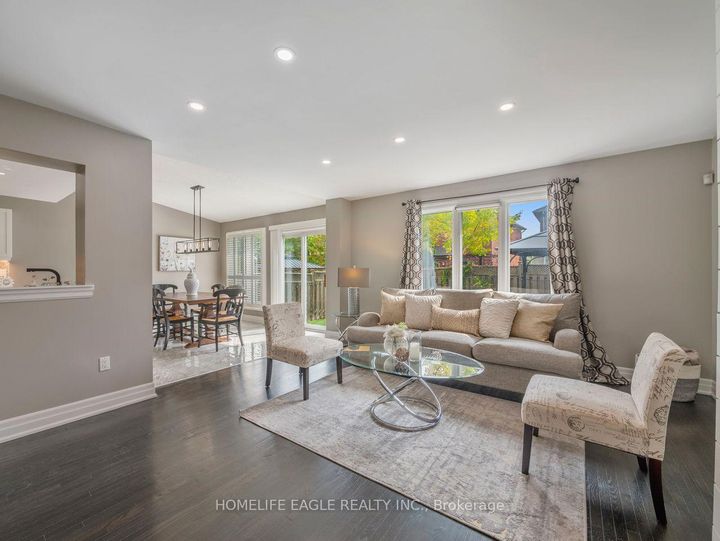 Photo 5 at 9 Marbella Road, Sonoma Heights, Vaughan