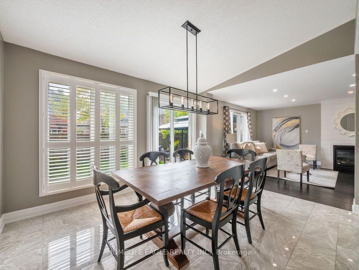 Photo 8 at 9 Marbella Road, Sonoma Heights, Vaughan