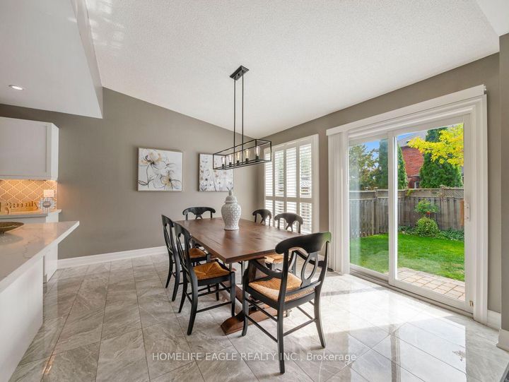 Photo 9 at 9 Marbella Road, Sonoma Heights, Vaughan