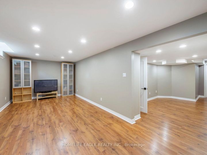 Photo 17 at 9 Marbella Road, Sonoma Heights, Vaughan