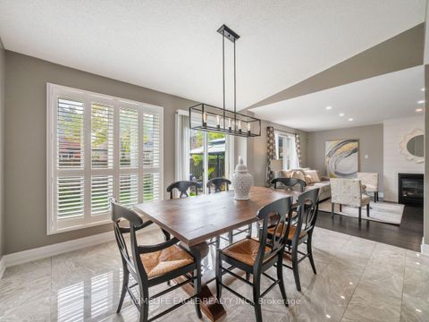 Photo 8 at 9 Marbella Road, Sonoma Heights, Vaughan