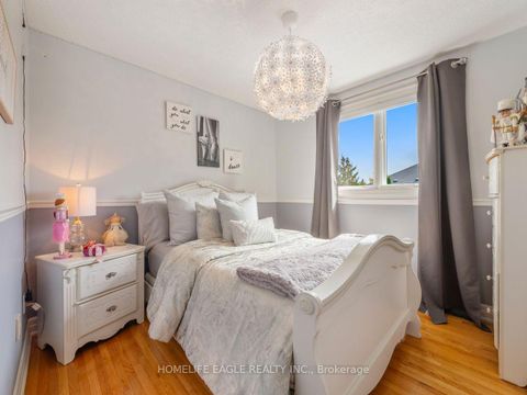 Photo 15 at 9 Marbella Road, Sonoma Heights, Vaughan
