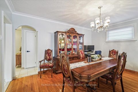 Photo 11 at 65 Exbury Road, CFB, Toronto