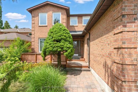 Photo 1 at 4 Mair Court, North Richvale, Richmond Hill