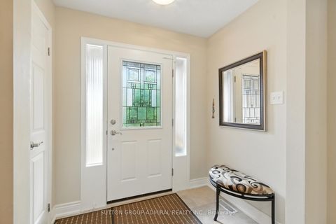 Photo 2 at 4 Mair Court, North Richvale, Richmond Hill