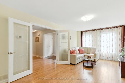 Photo 3 at 4 Mair Court, North Richvale, Richmond Hill