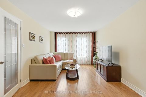 Photo 4 at 4 Mair Court, North Richvale, Richmond Hill