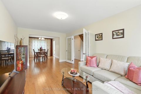 Photo 5 at 4 Mair Court, North Richvale, Richmond Hill