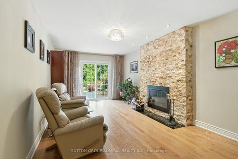 Photo 8 at 4 Mair Court, North Richvale, Richmond Hill