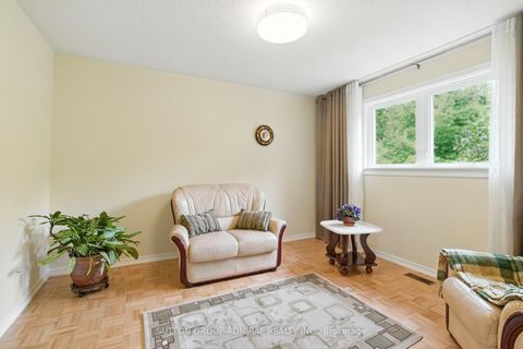 Photo 23 at 4 Mair Court, North Richvale, Richmond Hill