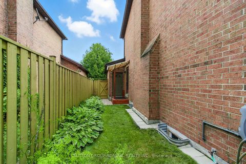 Photo 32 at 4 Mair Court, North Richvale, Richmond Hill