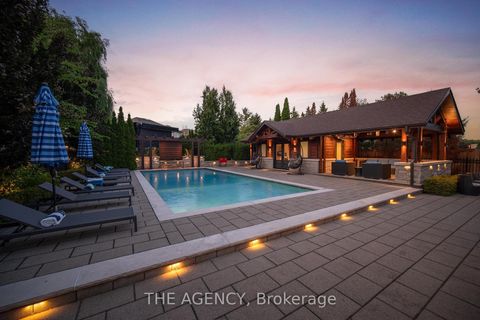 Photo 2 at 49 Bayside Court, East Woodbridge, Vaughan